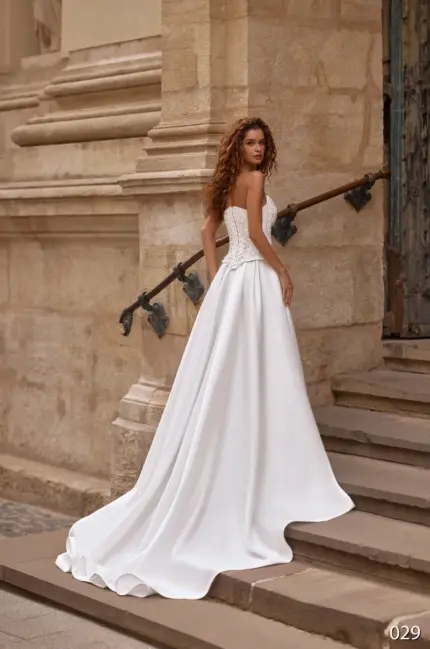 Rochie de mireasa tip A-line cu corset Bellara 029